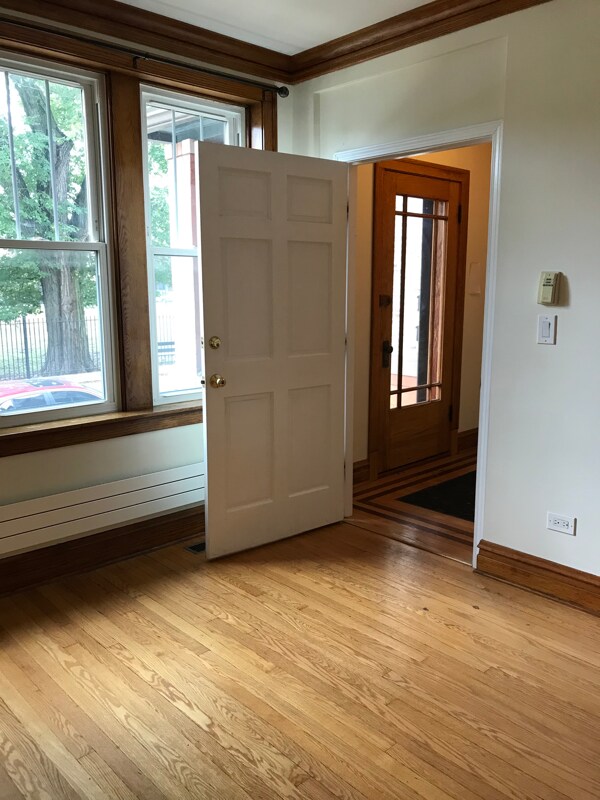 Foto del edificio - 2137 N Oakley Ave