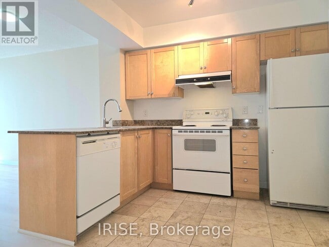 Building Photo - 323 Richmond St E