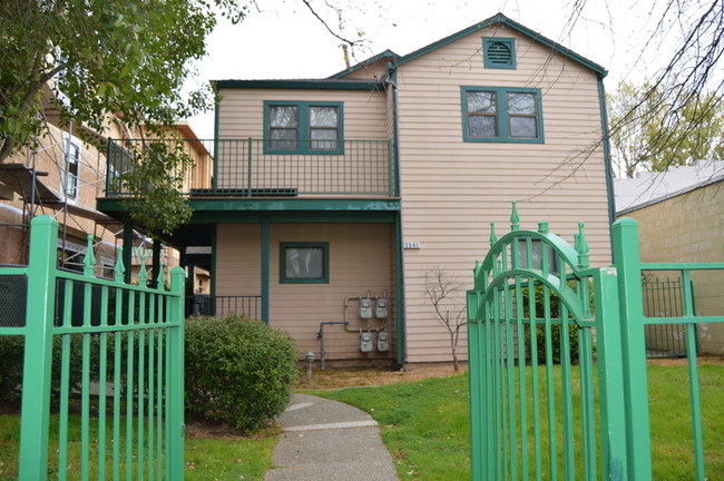 Building Photo - 2341 Castro Way