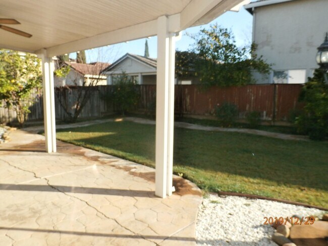 Building Photo - Stunning 4/2.5 Natomas Beauty!  (PLEASE READ ENTIRE AD FOR SHOWING)!