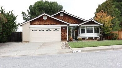 Building Photo - 3591 Woodley Dr