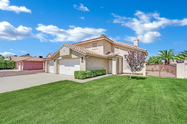 Foto del edificio - Step into this charming 3-bedroom, 3-bathr...