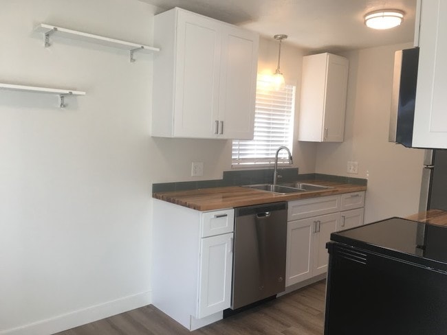 Foto del edificio - 549 Stringham Ave