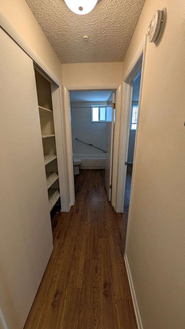 Building Photo - Cute- 1 bedroom 1 bath unit. Great Littleton Community. Open concept- bright/natural light.