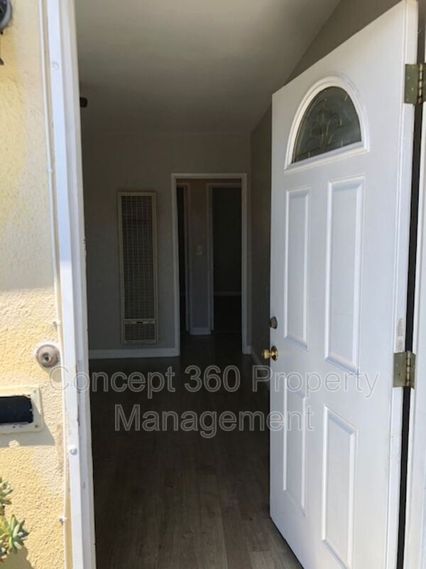 Foto del edificio - 14827 Eastwood Ave