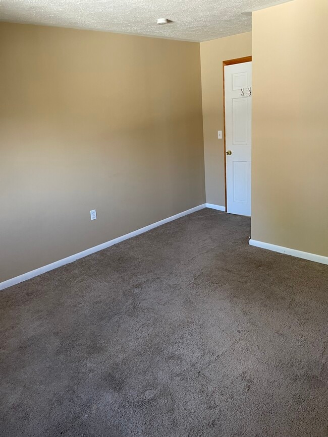 Building Photo - 1705 Tripp Ave
