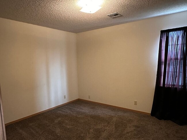 Building Photo - 7113 SE 66th Terrace