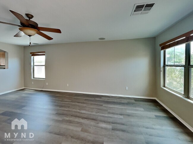 Foto del edificio - 836 W Burkhalter Dr