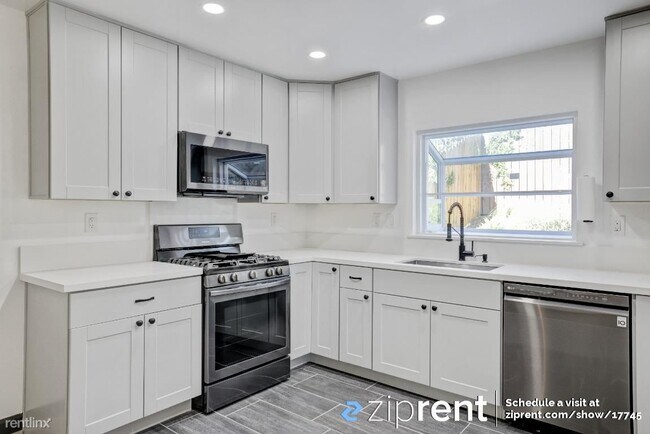 Building Photo - 3 br, 2.5 bath Condo - 905 California Aven...