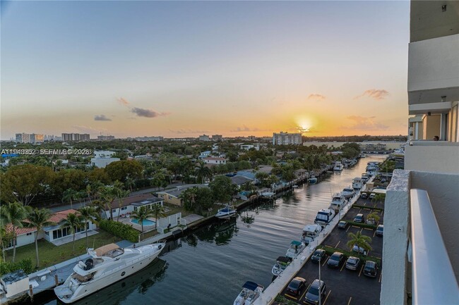 Foto del edificio - 2020 NE 135th St