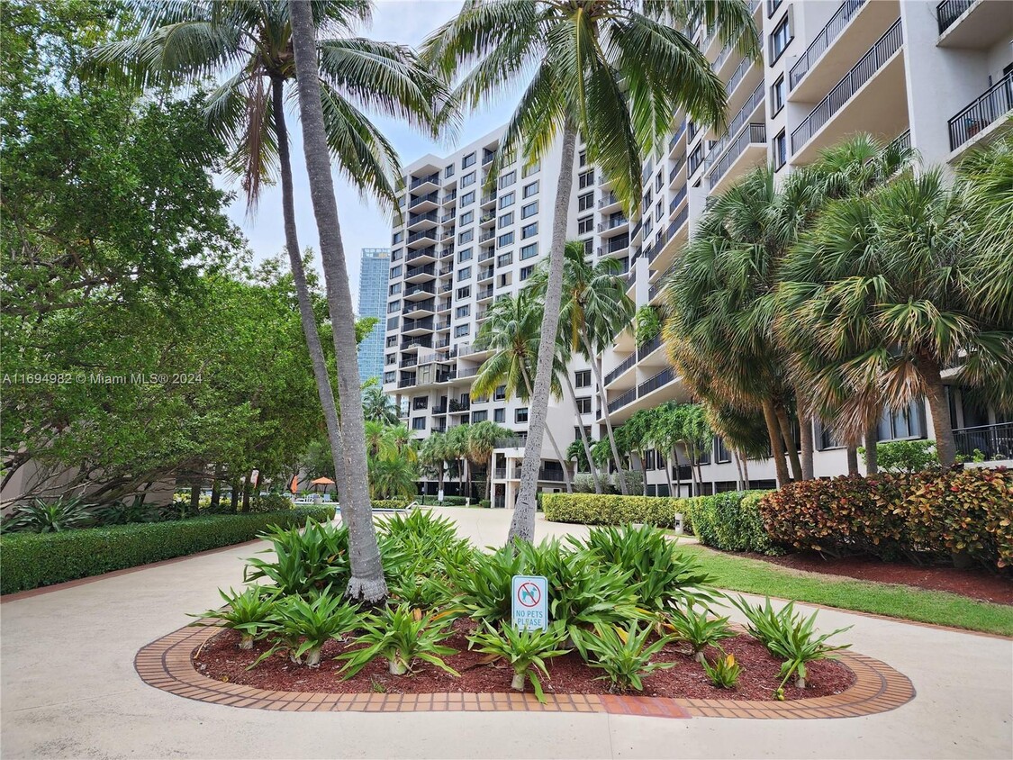 Foto principal - 540 Brickell Key Dr