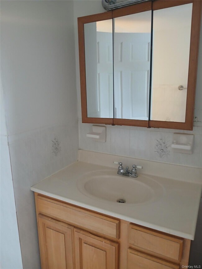 Foto del edificio - 145-08 Hook Creek Blvd