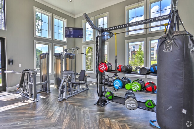 gimnasio abierto las 24 horas - Matthews Square