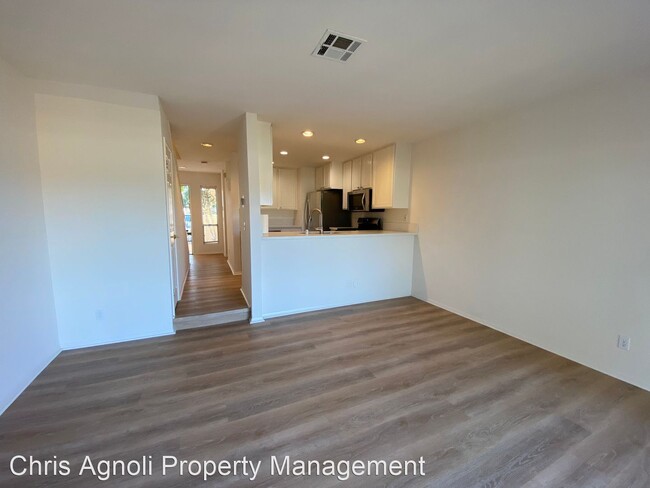 Building Photo - 2 br, 1.5 bath House - 7023 Marymount Way