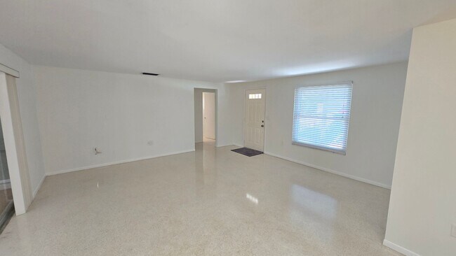 Building Photo - Charming 2BR/2BA Annual Rental in Southgate