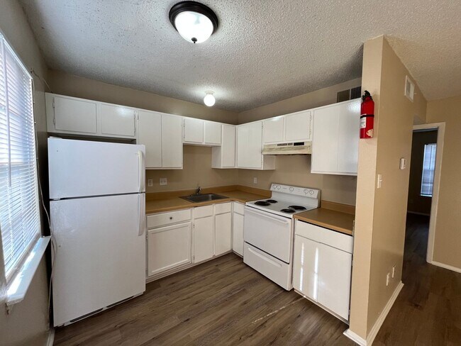 Foto del edificio - 300 Moursund Blvd