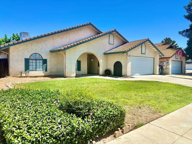 Foto del edificio - Fully Remodeled 3/2 in Northwest Fresno