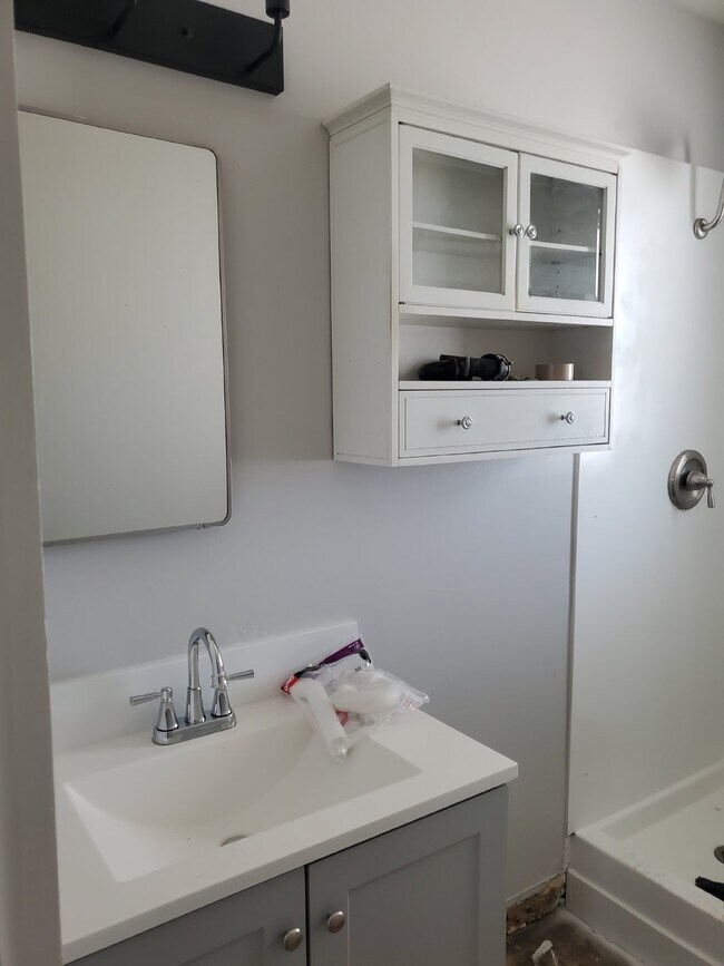 Foto del edificio - Move In Ready: Charming 3-Bed, 2-Bath Home in Camelback East - Available October 1, 2024!