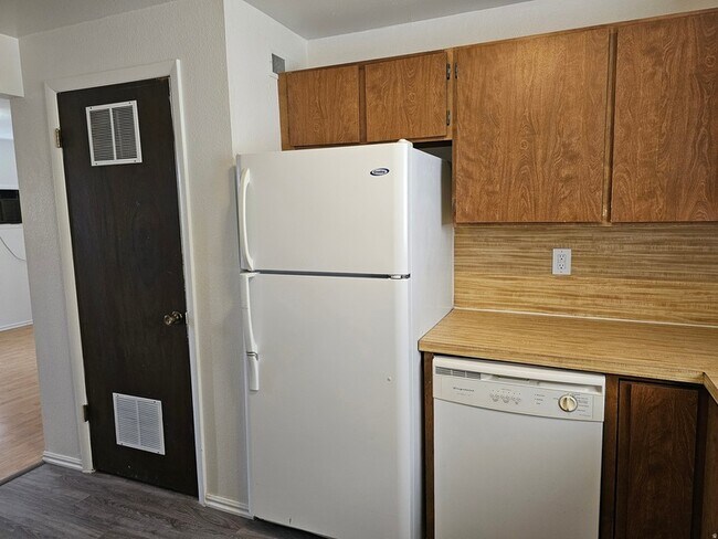 Building Photo - 215 N 400 W