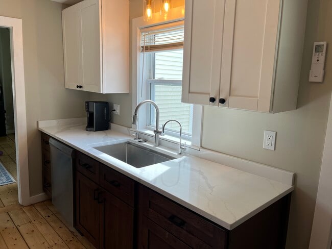 Building Photo - 643 West St