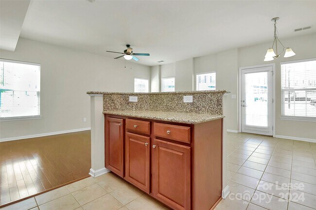 Foto del edificio - 7494 Red Mulberry Way