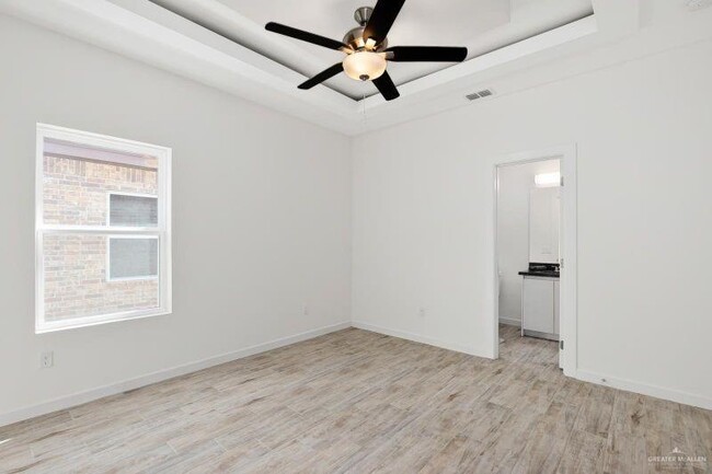Building Photo - 3911 Valeria St