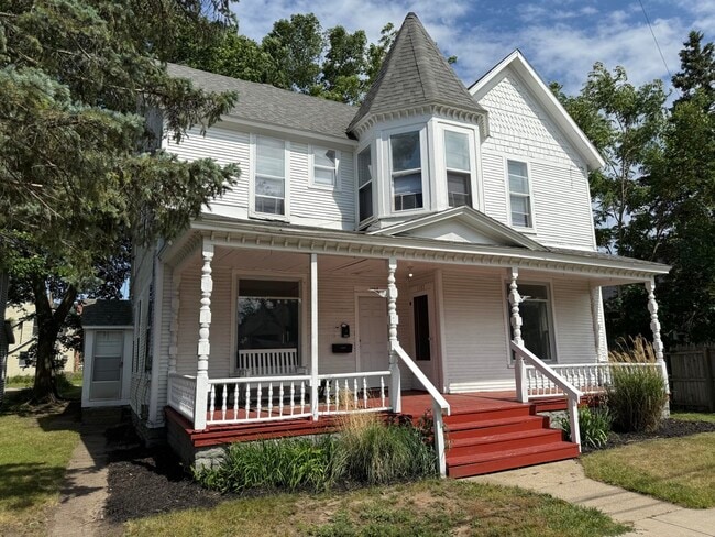Building Photo - 1184 Sanford St