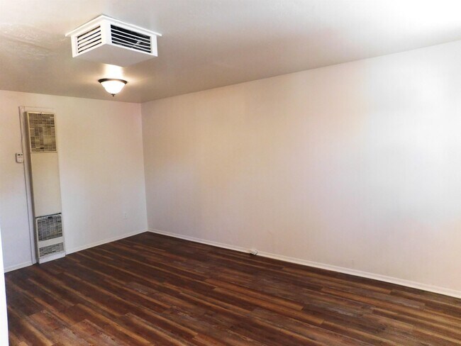 Foto del edificio - 3030-3034 Porter Ave