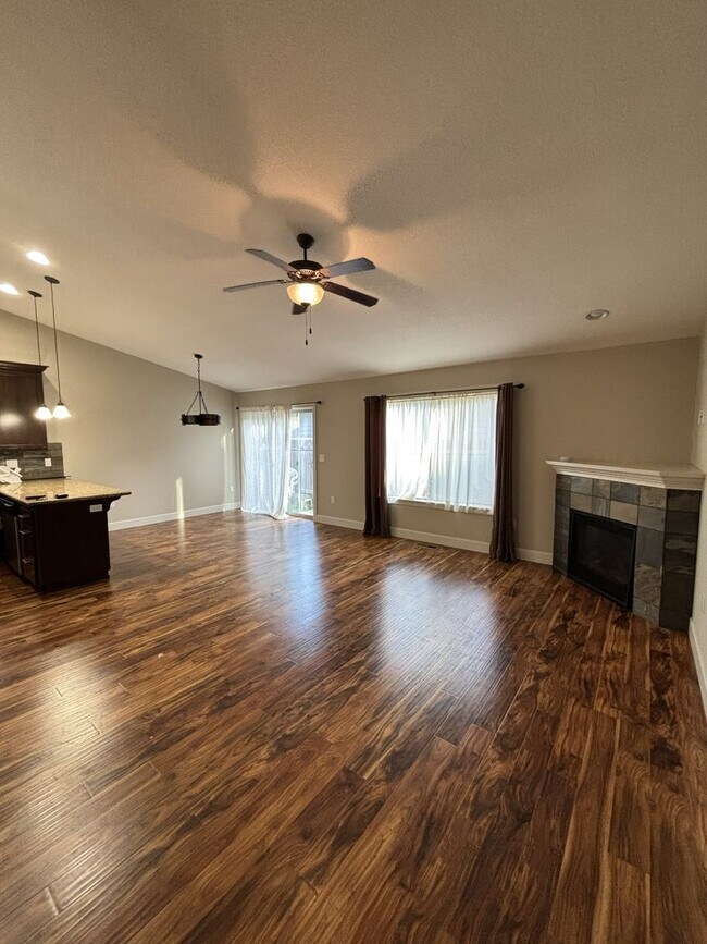 Foto del edificio - 3 Bedroom 2 Bathroom Home in Keizer!