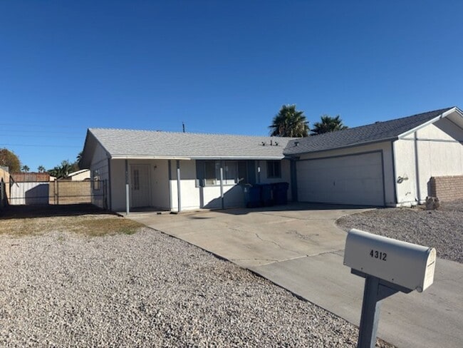 Foto del edificio - 3Bedroom ranch style home with large backyard
