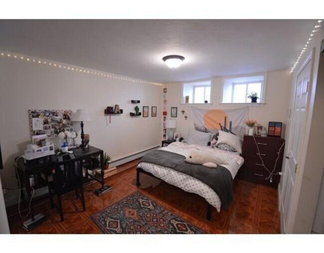 Building Photo - No Brokers Fee Convenient Brookline Location.Eat-in Kitchen, Laundry on a Site