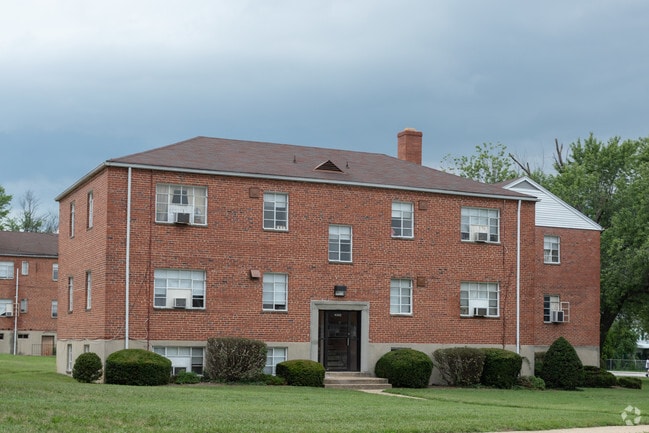 Building Photo - Meadow Lane