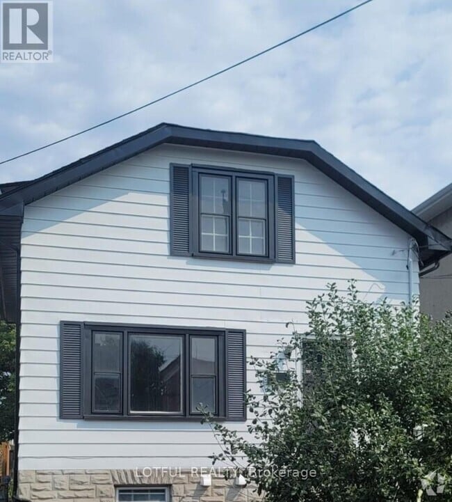 Building Photo - 13 Pinehurst Ave