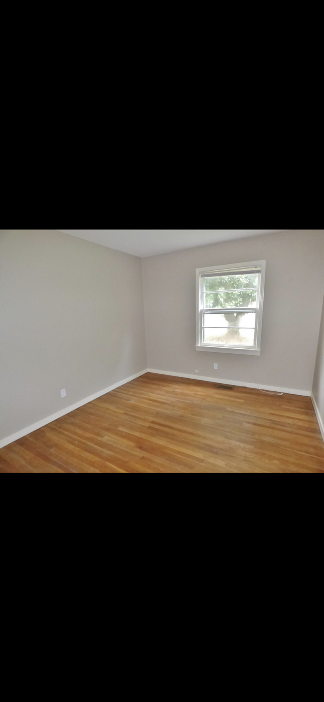 Building Photo - 217 Montclair Dr