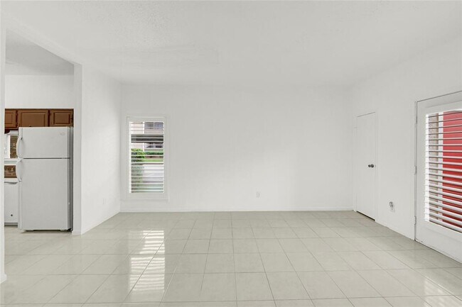 Building Photo - 10855 Meadowglen Ln
