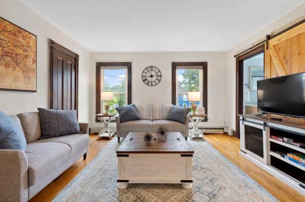 Building Photo - 99 Pleasant St