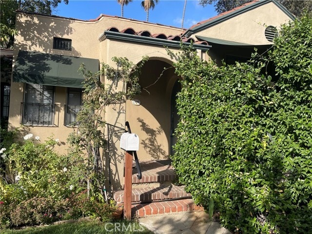Building Photo - 619 S Oak Knoll Ave
