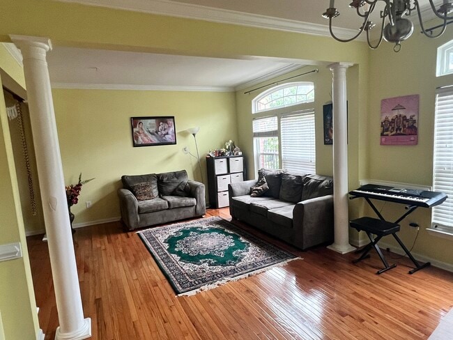 Building Photo - 2109 Liesfeld Pky