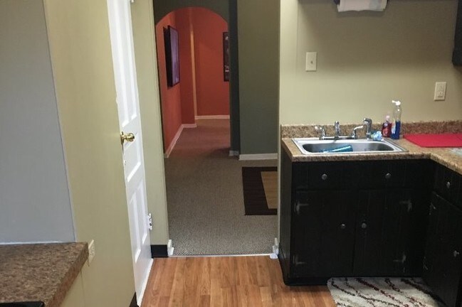 Kitchen - 616 Grove St