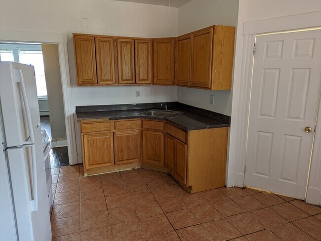 Building Photo - 605 Wethersfield Ave