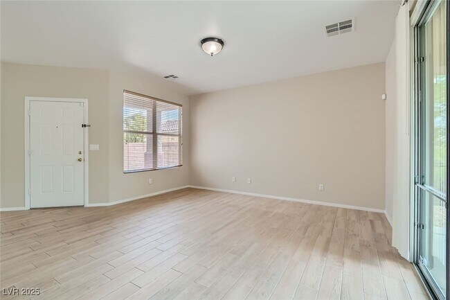 Foto del edificio - 8815 Salvestrin Point Ave