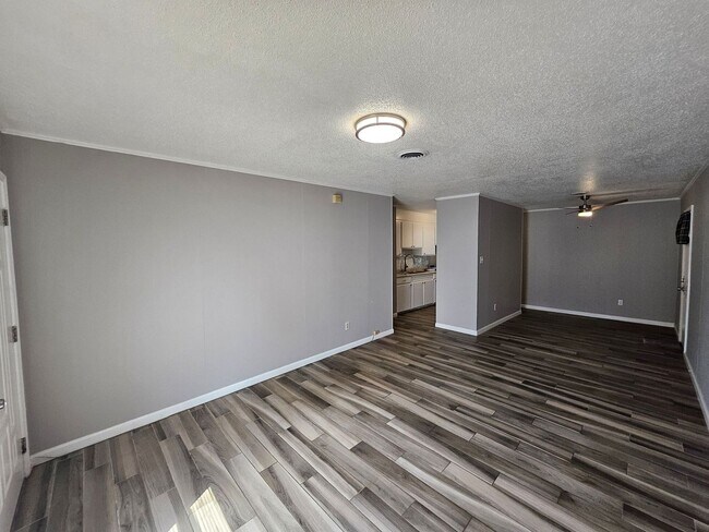 Foto del edificio - 403 E 8th St