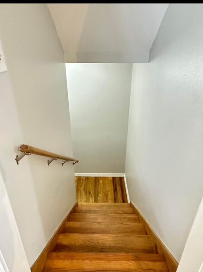 Building Photo - This 3 Bedroom Basement Duplex in Ozark is...