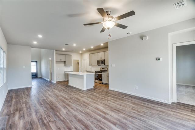 Foto del edificio - 4802 Hunter Hurst Dr