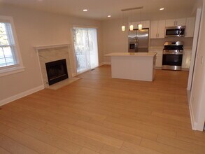 Building Photo - 736 Eletson Dr