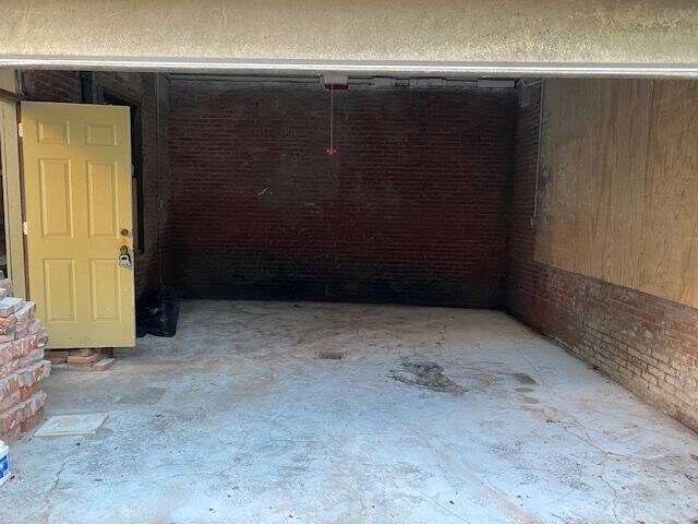 Building Photo - 18 X 16 Garage For Rent