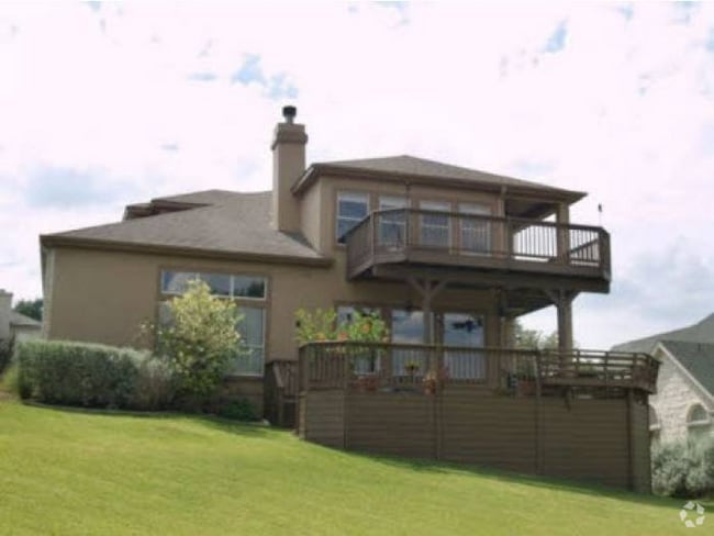 Building Photo - 404 Golf Crest Ln