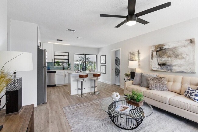 Foto del edificio - WELCOME TO YOUR NEW BRIGHT CHEERFUL UPDATED HOME