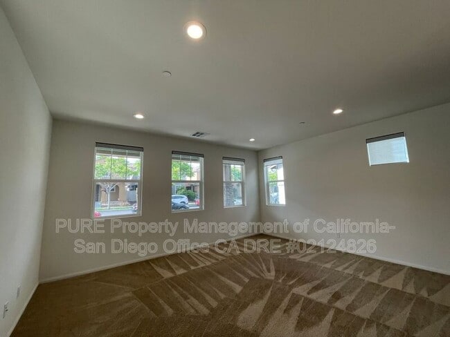 Building Photo - 1321 Pershing Rd