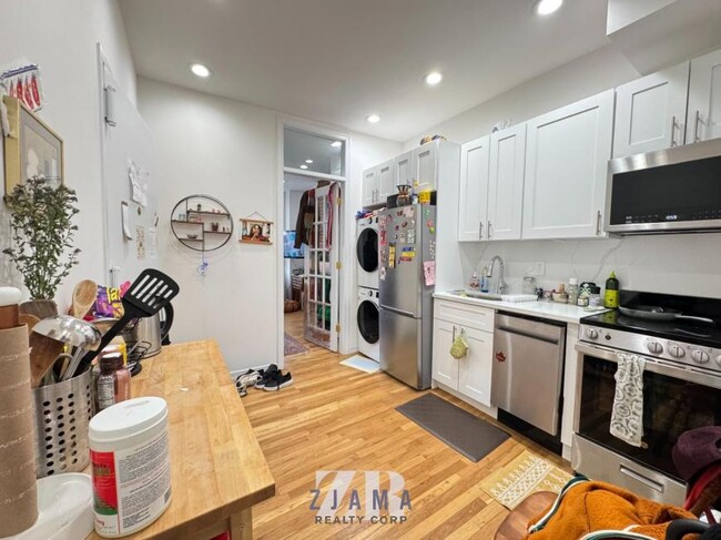 Foto del edificio - 2 bedroom in Brooklyn NY 11215